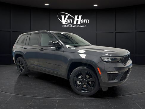 Used 2025 Jeep Grand Cherokee Limited w/ Black Appearance Package AWD/4WD image 1