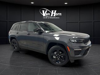 Used 2025 Jeep Grand Cherokee Limited w/ Black Appearance Package AWD/4WD video 1