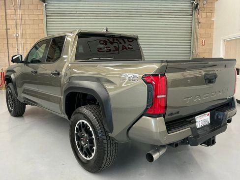 Used 2025 Toyota Tacoma TRD Off-Road w/ TRD Off Road Premium Package image 7