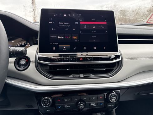 Used 2025 Jeep Compass Limited image 25