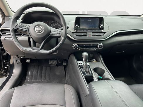 Used 2024 Nissan Altima 2.5 S FWD image 3