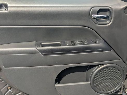 Used 2016 Jeep Patriot Latitude FWD image 10