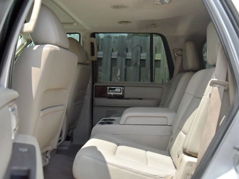 Used 2014 Lincoln Navigator 2WD image 14