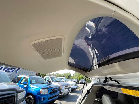 Used 2011 Toyota Sienna Limited image 28