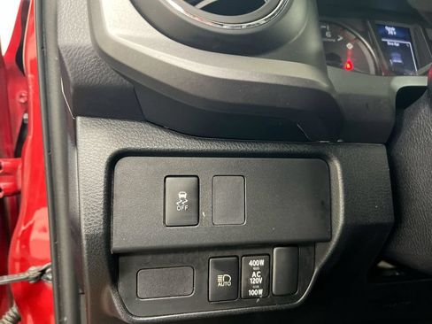 Used 2020 Toyota Tacoma TRD Off-Road AWD/4WD image 18