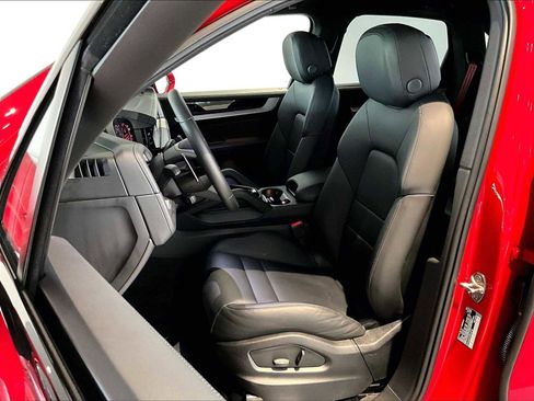 Used 2026 Porsche Cayenne S image 8