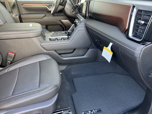 New 2026 GMC Sierra 2500 Denali w/ Denali Reserve Package image 23