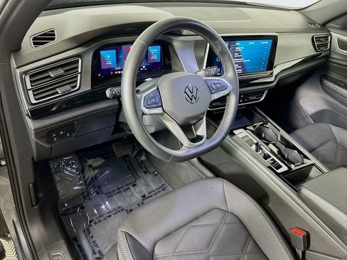 Used 2025 Volkswagen Atlas Cross Sport SE image 9