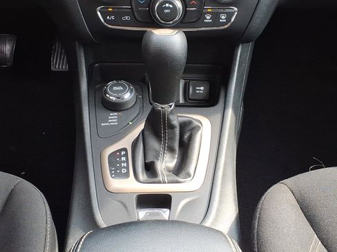 Used 2016 Jeep Cherokee Latitude AWD/4WD image 14