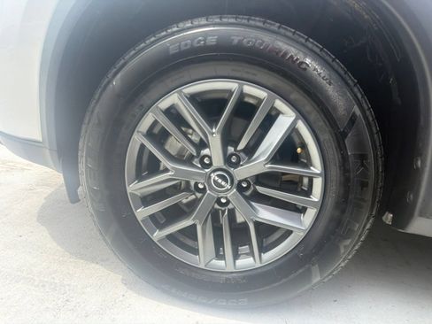 Used 2024 Nissan Rogue S FWD image 7