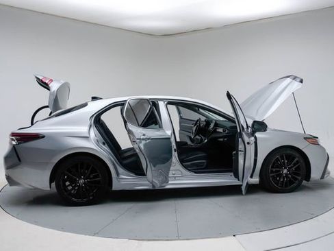 Used 2021 Toyota Camry XSE image 12