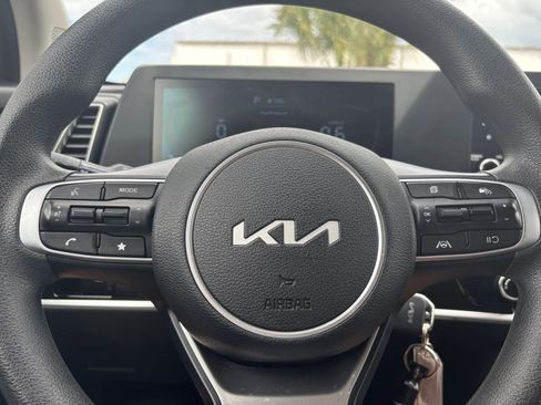 Used 2025 Kia Sportage LX FWD image 28