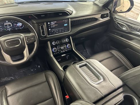 Used 2022 GMC Yukon XL Denali w/ LPO, Denali Black Package AWD/4WD image 24