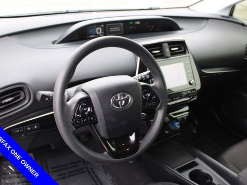 Used 2020 Toyota Prius LE image 18
