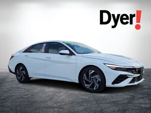Used 2025 Hyundai Elantra SEL image 1