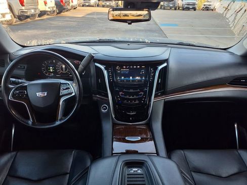 Used 2020 Cadillac Escalade Luxury AWD/4WD image 3