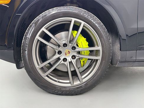 Certified 2022 Porsche Cayenne Platinum Edition AWD/4WD image 11