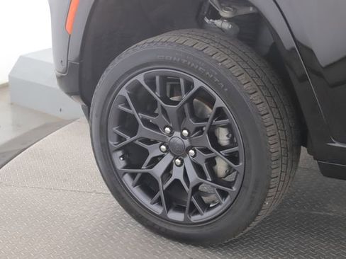 Used 2025 Jeep Grand Cherokee Summit image 13