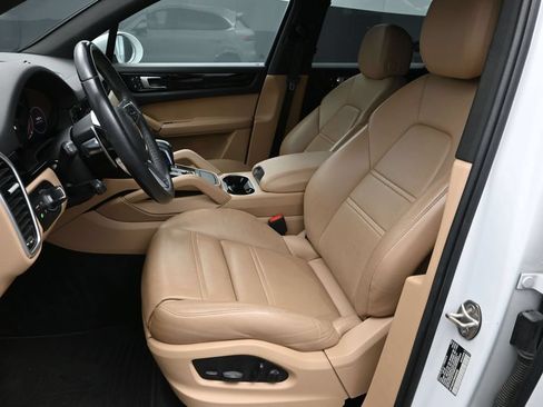 Certified 2022 Porsche Cayenne AWD/4WD image 5