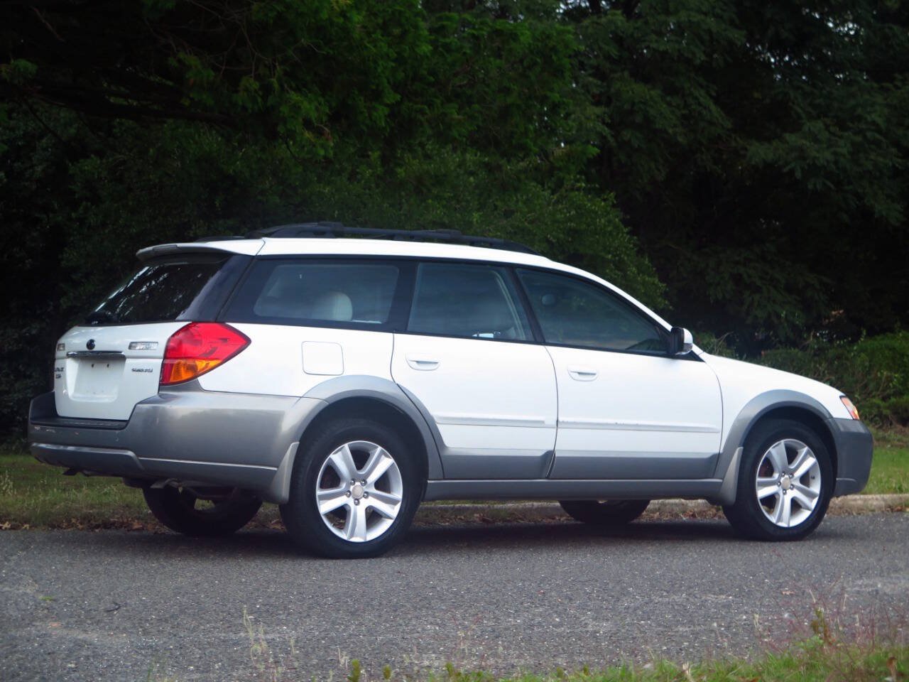 Used 2005 Subaru Outback 3.0R Limited AWD/4WD image 5