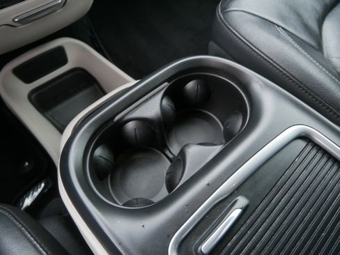 Certified 2022 Chrysler Pacifica Touring-L image 24