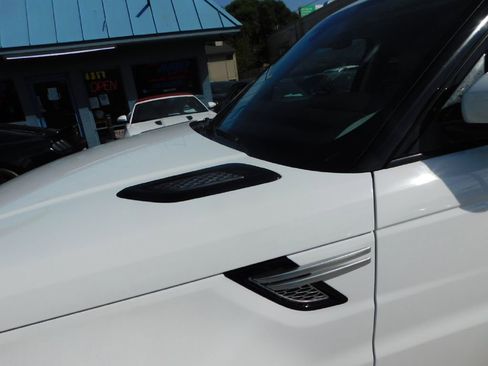 Used 2016 Land Rover Range Rover Sport HSE image 16