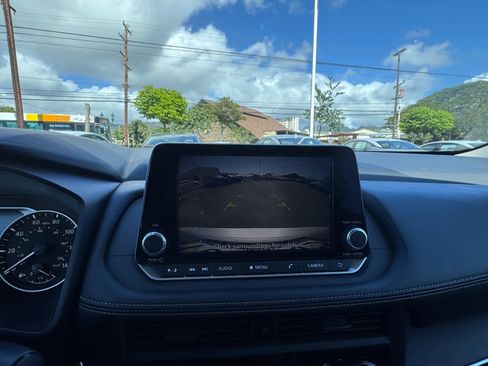 Used 2025 Nissan Rogue S image 7