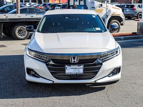 Used 2022 Honda Accord Sport image 2