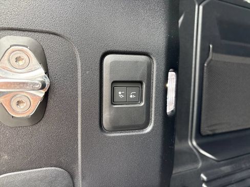 Used 2024 Land Rover Defender 110 SE AWD/4WD image 32