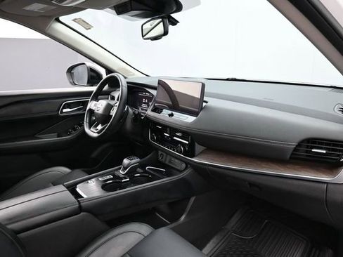 Used 2025 Nissan Rogue Platinum w/ Platinum Premium Package FWD image 32