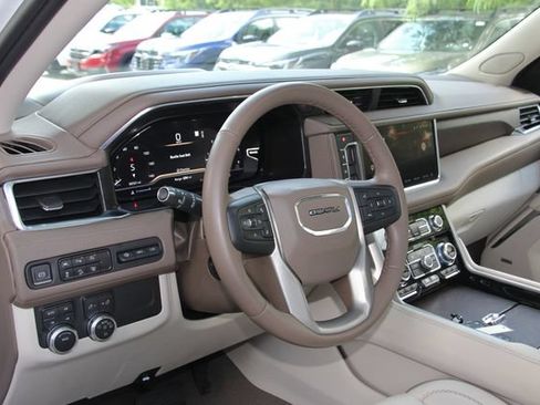 Used 2023 GMC Yukon XL Denali AWD/4WD image 22