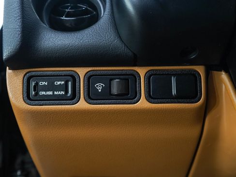 Used 1997 MAZDA MX-5 Miata RWD image 21