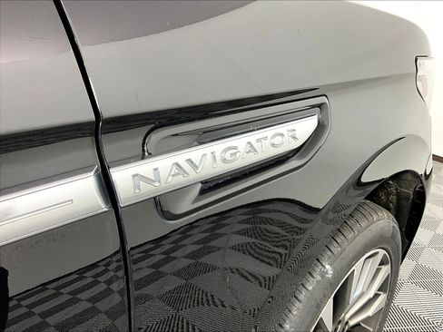 Used 2019 Lincoln Navigator L Select AWD/4WD image 23