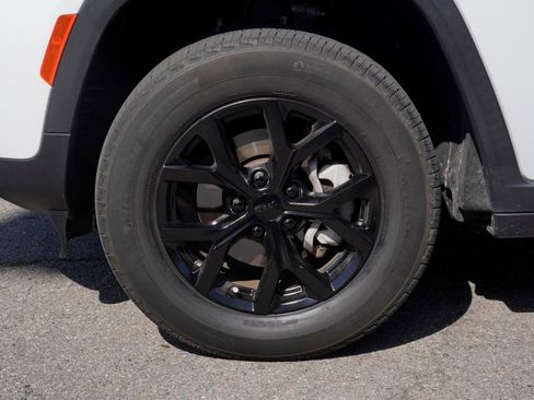 Used 2022 Jeep Grand Cherokee Limited AWD/4WD image 7