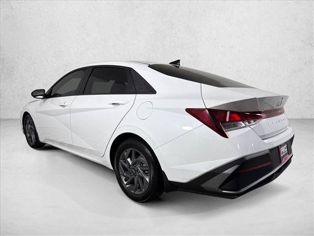 Used 2024 Hyundai Elantra SEL FWD image 6