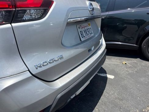 Used 2019 Nissan Rogue S w/ Special Edition Package FWD image 4