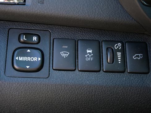 Used 2011 Toyota Highlander Limited w/ Tow Pkg image 26