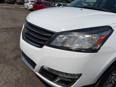 Used 2017 Chevrolet Traverse LT FWD image 9