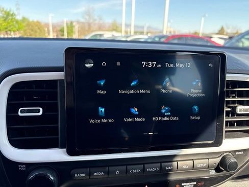 Used 2023 Hyundai Venue Limited FWD image 13