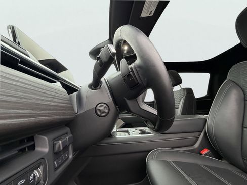 Used 2024 GMC Sierra EV Denali image 29