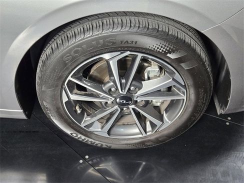 Used 2023 Kia Forte LXS w/ LXS Technology Package image 9