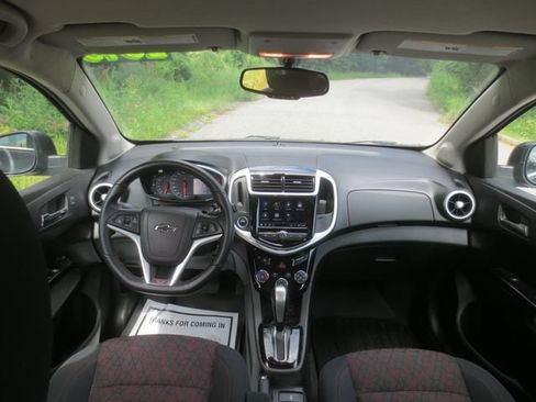 Used 2019 Chevrolet Sonic LT w/ Convenience Package FWD image 8