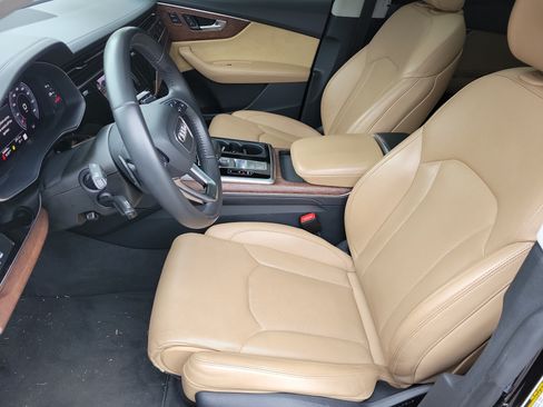 Used 2019 Audi Q8 Prestige w/ Luxury Package AWD/4WD image 9