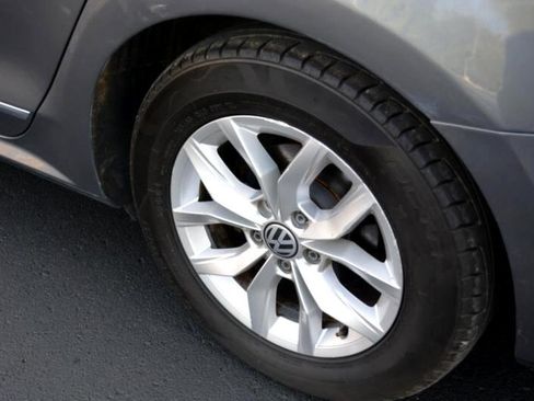 Used 2016 Volkswagen Passat 1.8T S image 9