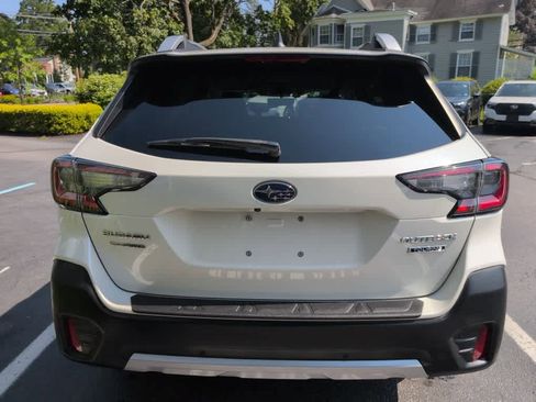 Used 2022 Subaru Outback Touring image 7