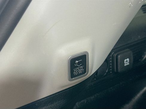 Used 2023 Jeep Grand Cherokee Limited image 29