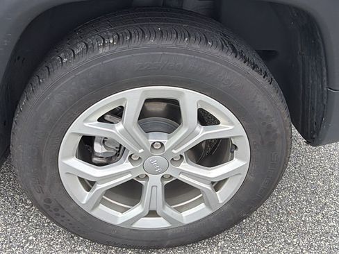 Used 2024 Jeep Compass Latitude AWD/4WD image 12