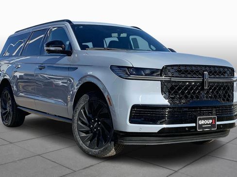 New 2026 Lincoln Navigator L Reserve w/ Jet Appearance Package AWD/4WD image 2