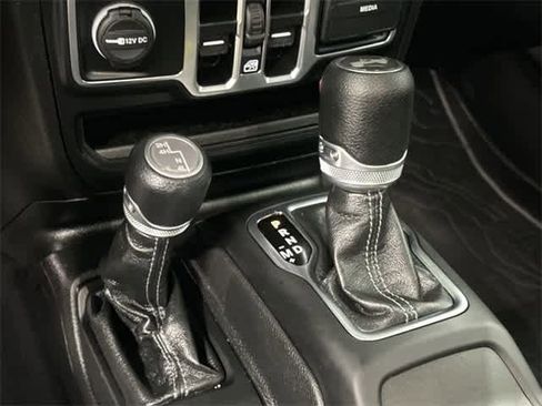 Used 2024 Jeep Wrangler Sahara image 24