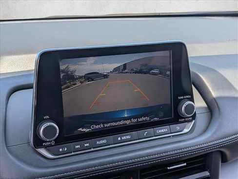 Used 2025 Nissan Rogue SV FWD image 19